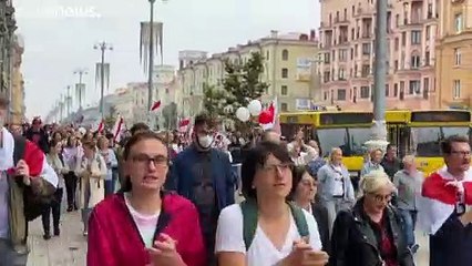 لوكاشنكو يستعين بالجيش والمعارضة تحشد عشرات الآلاف في مينسك