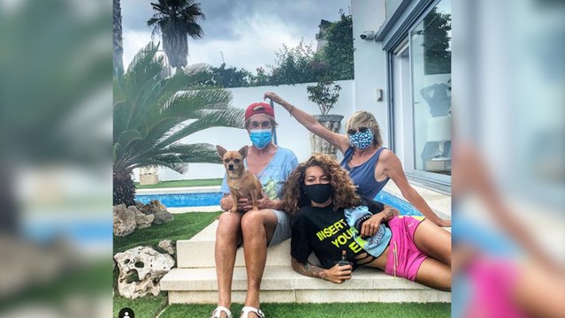 Sofía Cristo disfruta junto a Chelo García Cortés y Marta Roca: Os quiero 'titas'