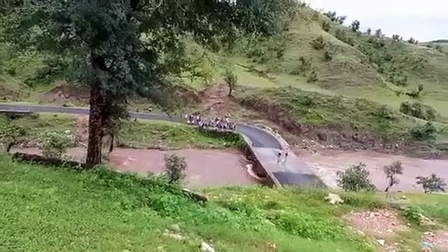 नदी के तेज बहाव में बह गया व्‍यक्‍त‍ि