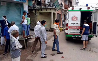 कोविड-19 मरीज को लेने पहुंची एंबुलेंस