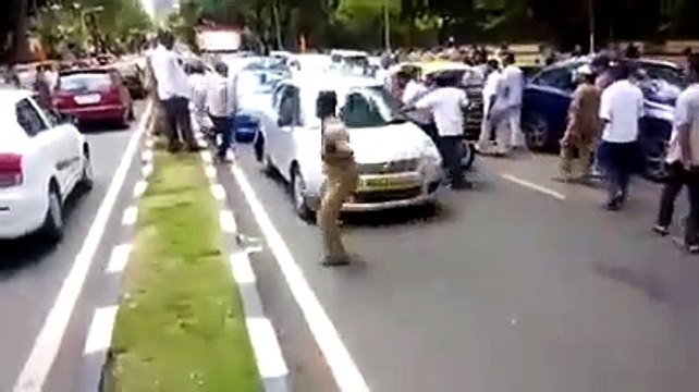 2 Lakh Ola, Uber Drivers In Delhi-NCR Are On Strike As They're Struggling With Their Finances -1 || Indian Tubes ||
