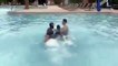 Jaylen Brown et Enes Kanter apprennent à Tacko Fall à nager