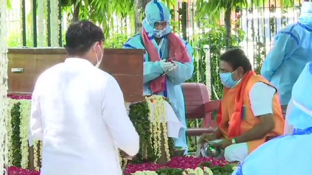 Son Abhijit performs Pranab Mukherjee's last rites