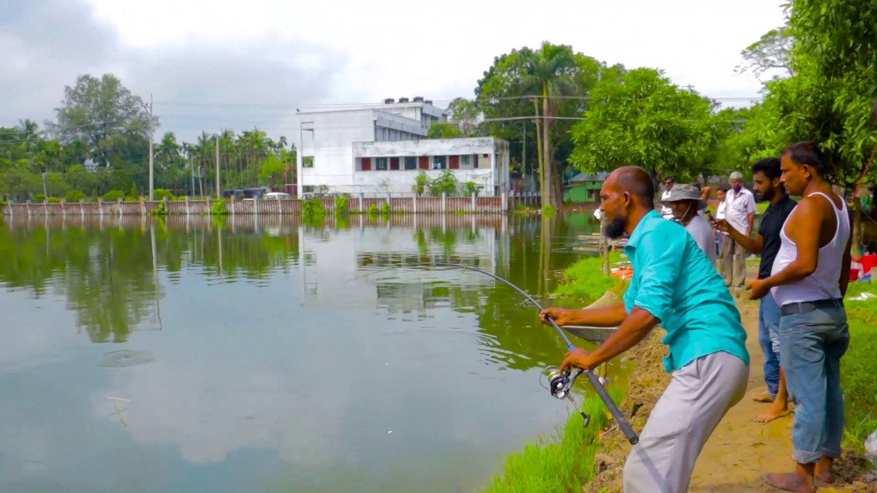 Hunting and Fishing Videos | big Catla Fish Hunting by Using Fishing Rod
