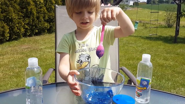 Sophia Isabella Brincando com Massinha Colorida Slime João Paulo de Carvalho Lofiego