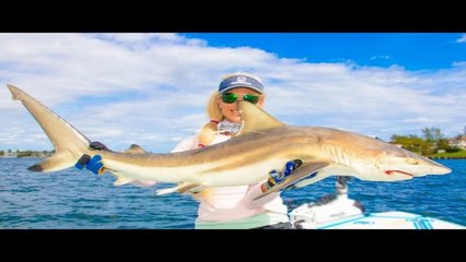 Скачать видео: Wagered an EIGHT YEAR Friendship on this SHARK! Florida Inshore Fishing Video!