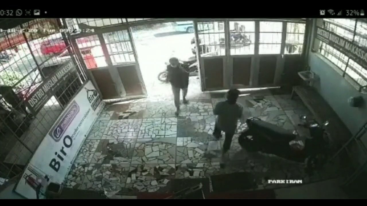 Jangan Simpan HP di Bagasi Motor, Bisa Kayak Gini Jadinya..