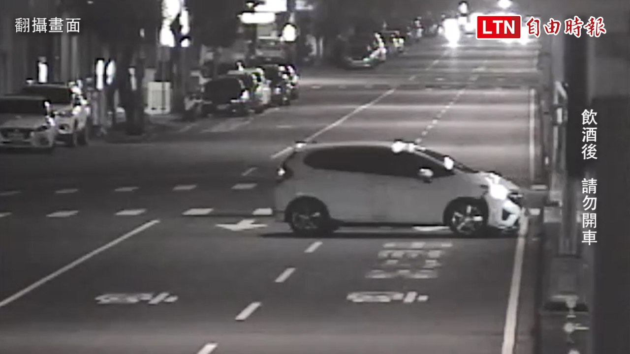 醉到「半夢半醒間」！ 迴轉竟180度自撞分隔島車毀人傷