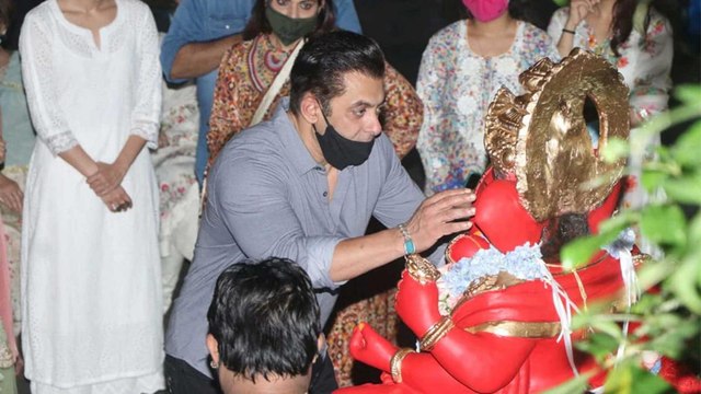 Salman Khan attends Ganesh Chaturthi celebrations
