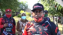 Komunitas Sepeda Bersihkan Taman Ikon Makassar