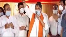BJP leader participates in Ganesh Puja, sings aarti