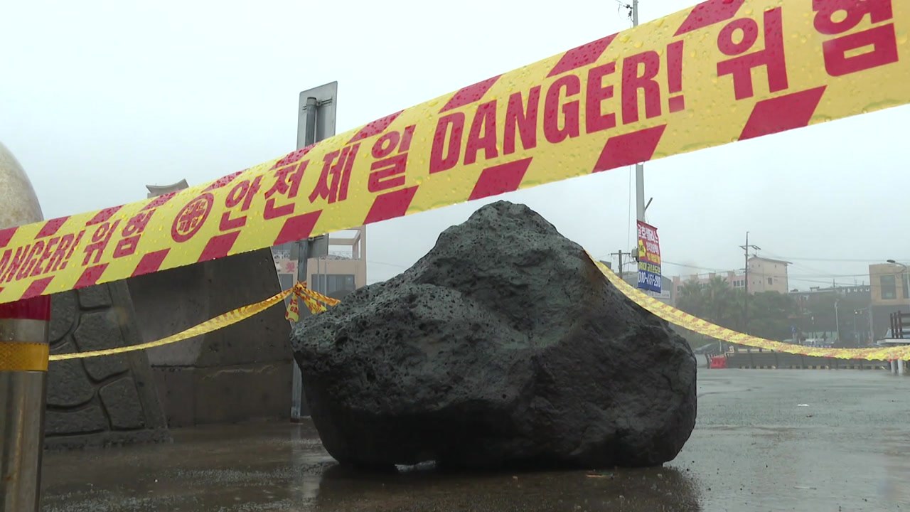 [날씨] 태풍 전 찜통더위 맹위...태풍 '바비' 서해로 북상 / YTN