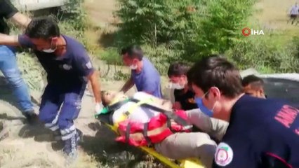 İki otomobil çarpıştı, sürücü hurdaya dönen bu araçtan sağ çıktı