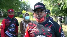 Komunitas Sepeda Bersihkan Taman Ikon Kota Makassar