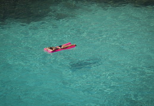 Ils s’endorment sur un matelas gonflable et vont très vite le regretter