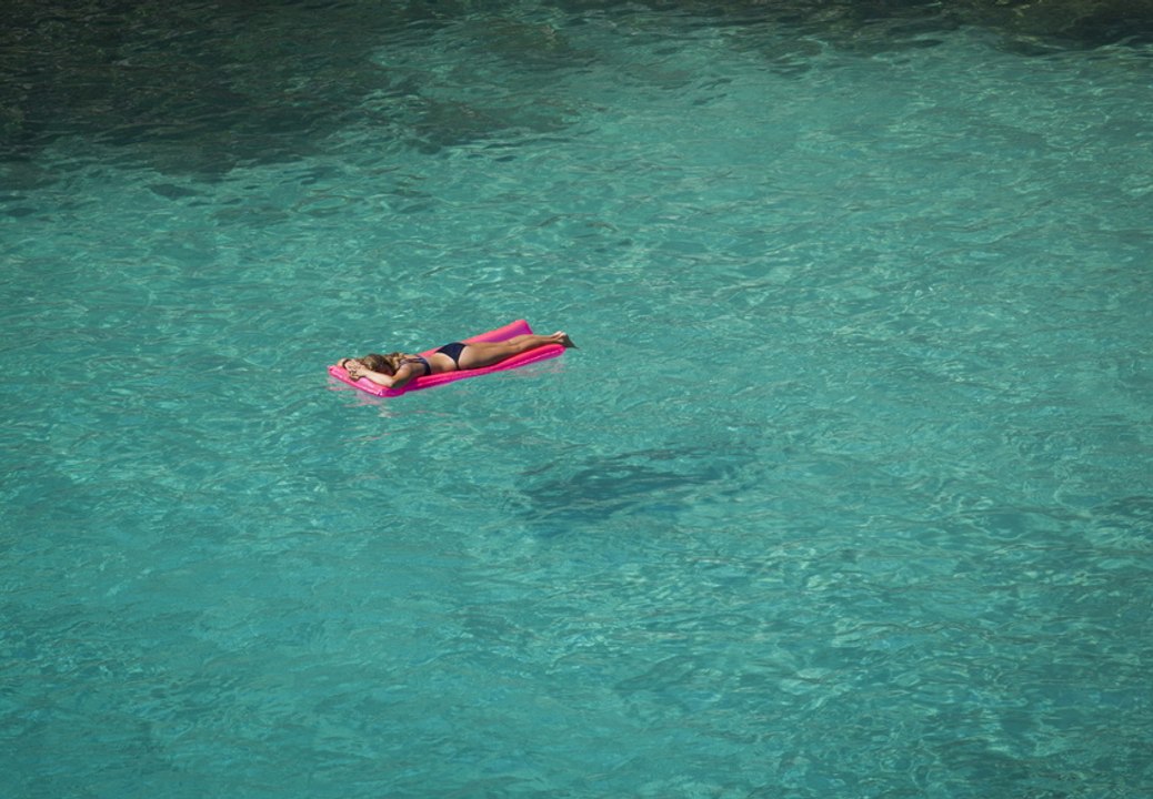 Ils s’endorment sur un matelas gonflable et vont très vite le regretter