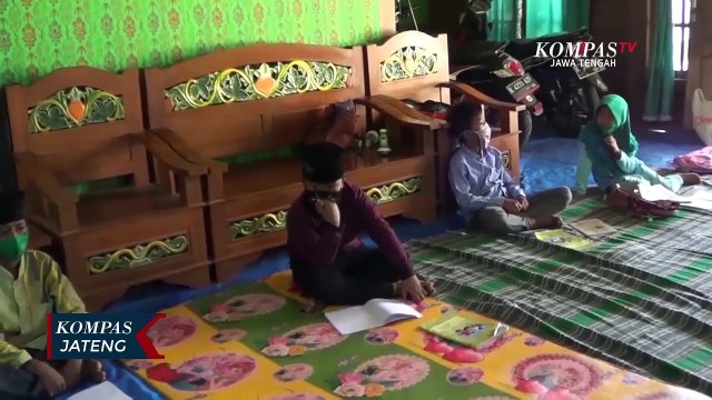 Siswa Pinggir Hutan Belajar Tatap Muka Di Rumah Warga