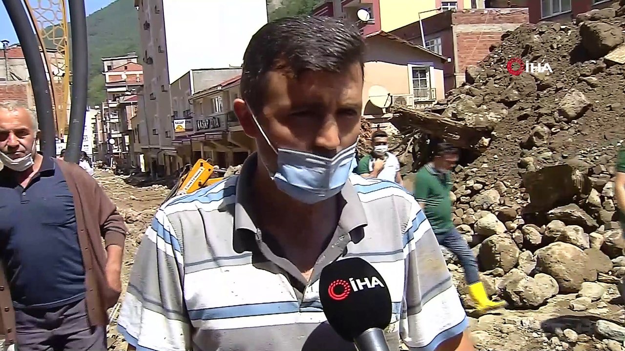 Dereli’de yaşanan seli evinin balkonundan çektiği görüntüler ile ilk o duyurdu...'Tek amacım çektiğim görüntüler ile insanları uyarmaktı, bunu da yaptığıma inanıyorum”