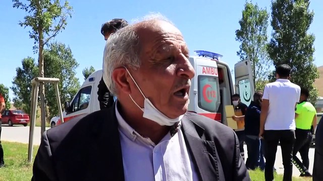 Aydınlatma direğine çarparak devrilen otomobildeki çift yaralandı - ERZURUM