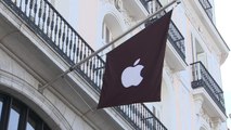 Apple Hits $2-Trillion Market Evaluation