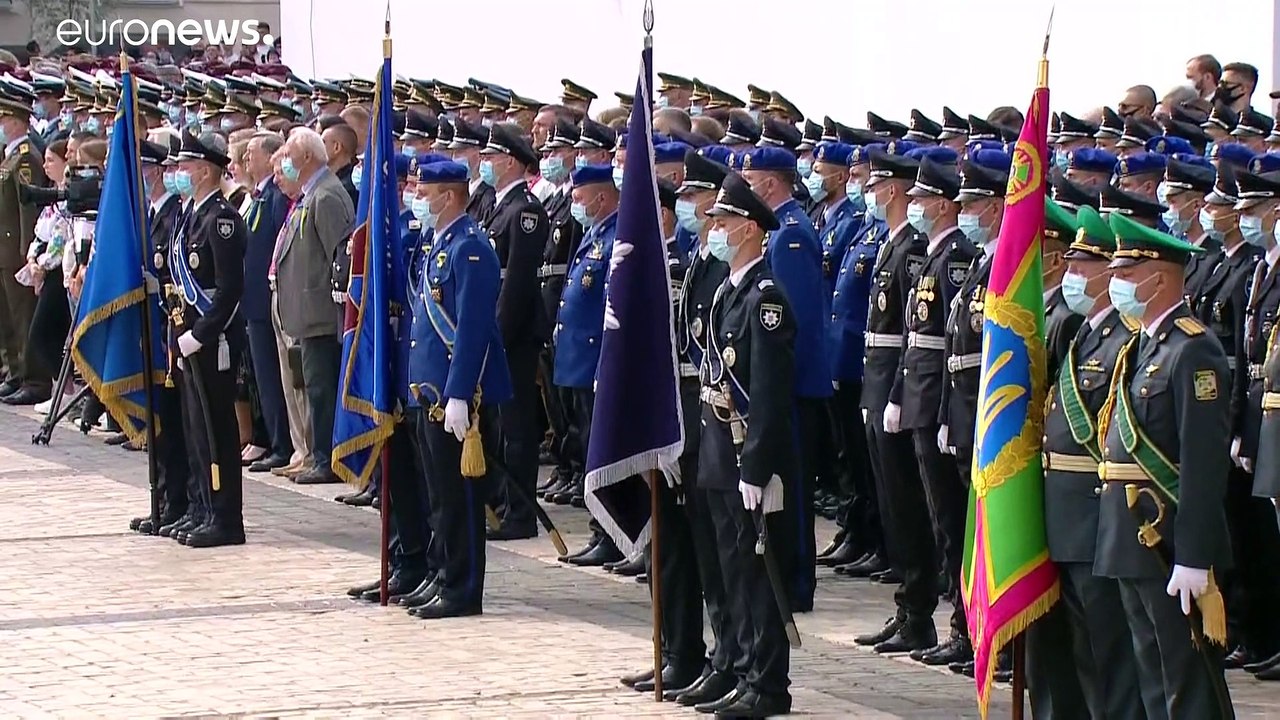 Zelensky: "Credo che la guerra nel Donbass possa finire entro l'anno"