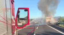 Prato - In fiamme autocarro carico di sostenze oleose su A11 (21.08.20)