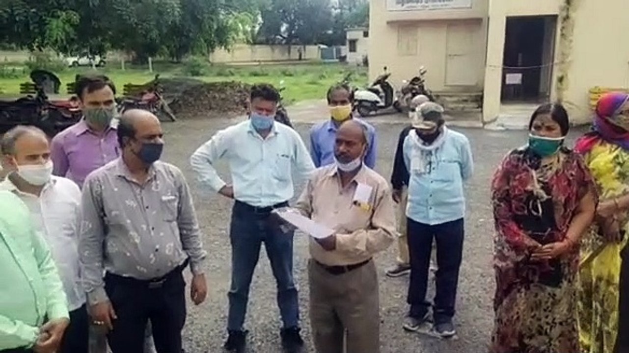 घट्टिया में कर्मचारियों ने की कलम बन्द हड़ताल, मुख्यमंत्री के नाम सौंपा ज्ञापन