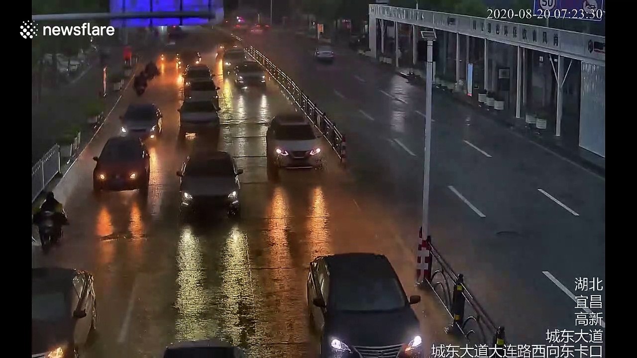 Chinese police officer stops driverless car from colliding with bus