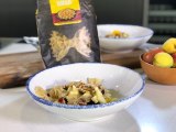 Pasta fría con fruta y nuez - Cocina con Conexión - Sonia Ortiz con Juan Farré