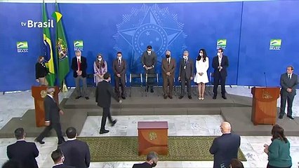 Bolsonaro insiste na cloroquina