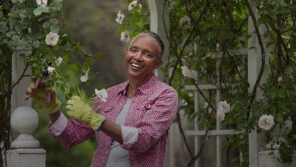 These Compact Gardening Shears Have Thousands of Rave Reviews–and are Only $7