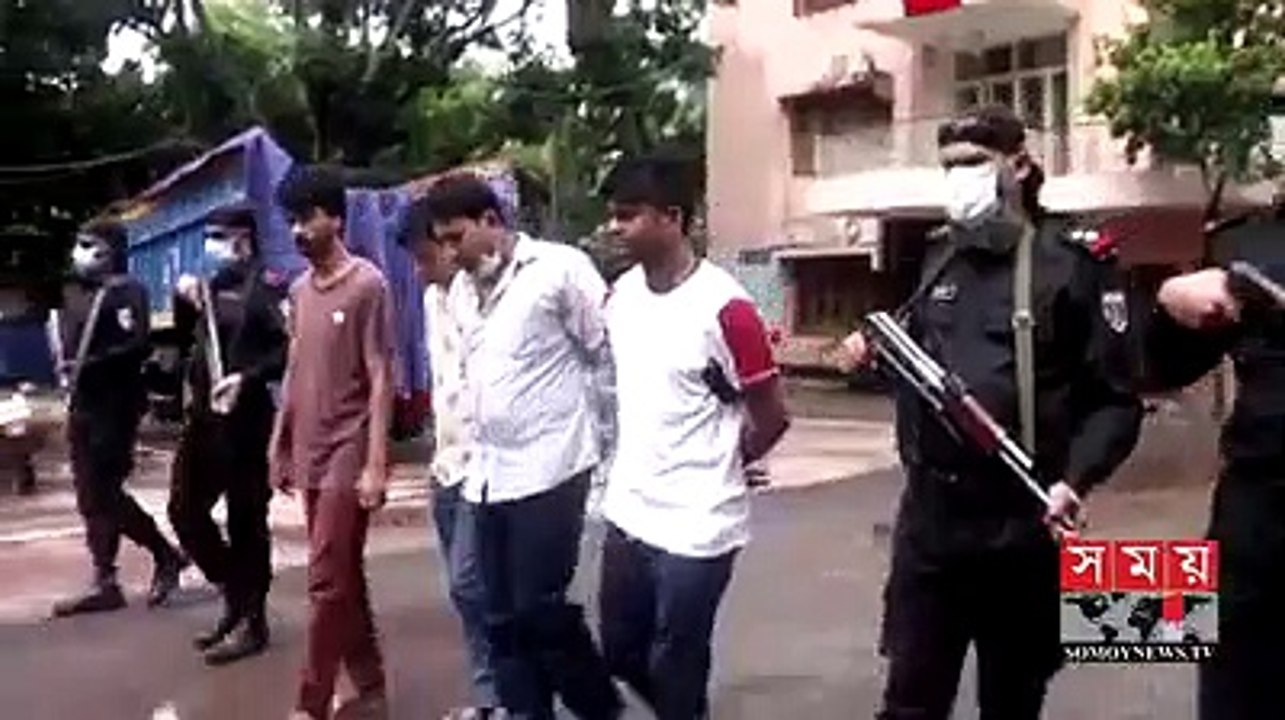 লাগামহীন ছাত্রলীগ! ছাত্রলীগে বেড়েছে অভ্যন্তরীণ কোন্দল। প্রায়ই কোথাও না কোথাও সংঘর্ষে লিপ্ত হচ্ছেন নেতা-কর্মীরা। সভাপতি-সাধারণ সম্পাদক বলছেন, বেশিরভাগ ক্ষেত্রেই সাধারণ ঘটনার দায়ও চাপানো হচ্ছে ছাত্রলীগের ওপর।