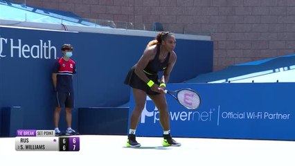 Video herunterladen: Serena survives Rus scare at Western and Southern Open