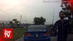 Road rage 2.0: Man hacks windscreen with parang