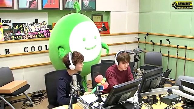 [EXO] D.O LADIES VOICE & HIT CHEN (FUNNY MOMENT)