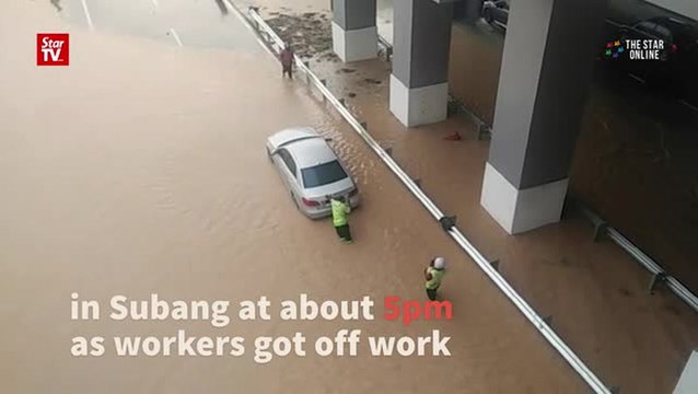 Rainfall and flash floods cripple traffic around Klang Valley