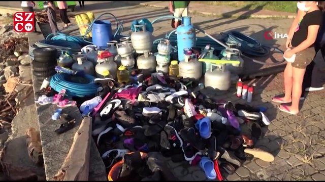 Selin sürüklediği ağaçlar deniz yüzeyini kapladı