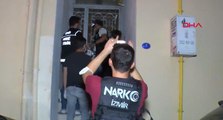 İzmir’de uyuşturucu satıcılarına şafak operasyonu