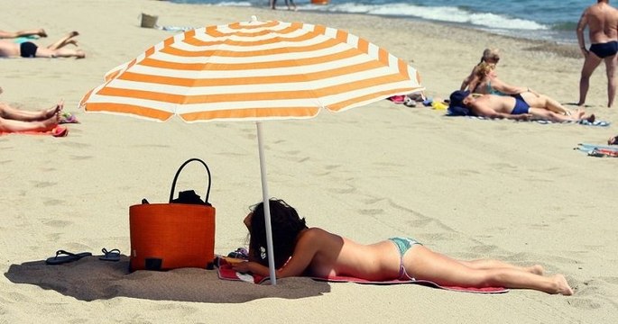 Des femmes qui bronzaient seins nus ont été interpellées par des gendarmes, leur demandant de se rhabiller