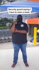 Les gens avec un masque dans les magasins