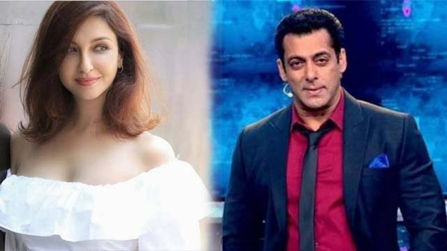 Saumya Tandon Quits Bhabhiji Ghar Pe Hai Show For Bigg Boss 14 | FilmiBeat