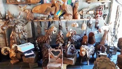 Koleksiyon olarak biriktirdiği antik eserlerle hafızaları tazeliyor