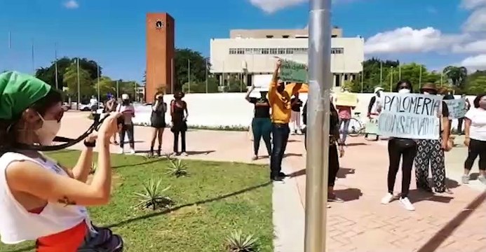 Feministas protestan frente al Congreso a favor del aborto en las tres causales