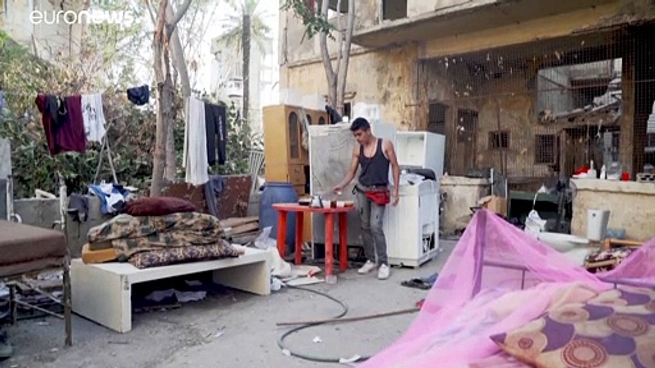 شاهد: انفجار بيروت يحرم عمالا سوريين من أبنائهم ومنازلهم ومصدر رزقهم