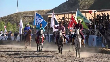 Cumhurbaşkanı Erdoğan 'temsili Malazgirt Zaferi'ni izledi