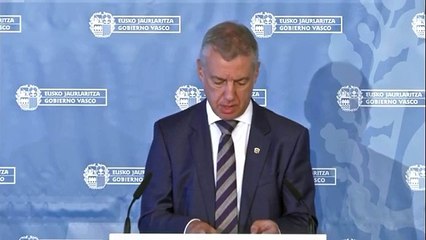 Urkullu agradece la labor del exconsejero "Jon" Darpón, que tuvo que dimitir por las oposiciones de Osakidetza, junto al resto de su equipo