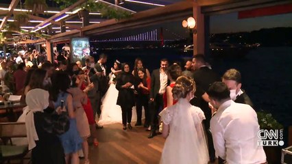 10 sağlık çalışanı çifte ücretsiz düğün