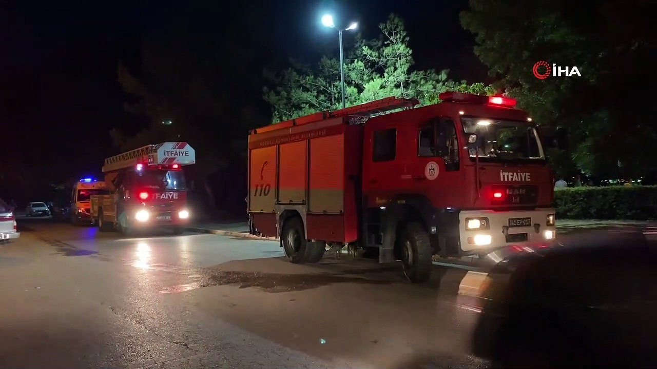 Alevlere teslim olan tekneden yüzerek kurtuldular...Yanan tekneden kurtulan anne ve oğlu o korku dolu anları anlattı