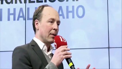 Jussi Halla aho perussuomalaiset jauhottelee toimittajaa