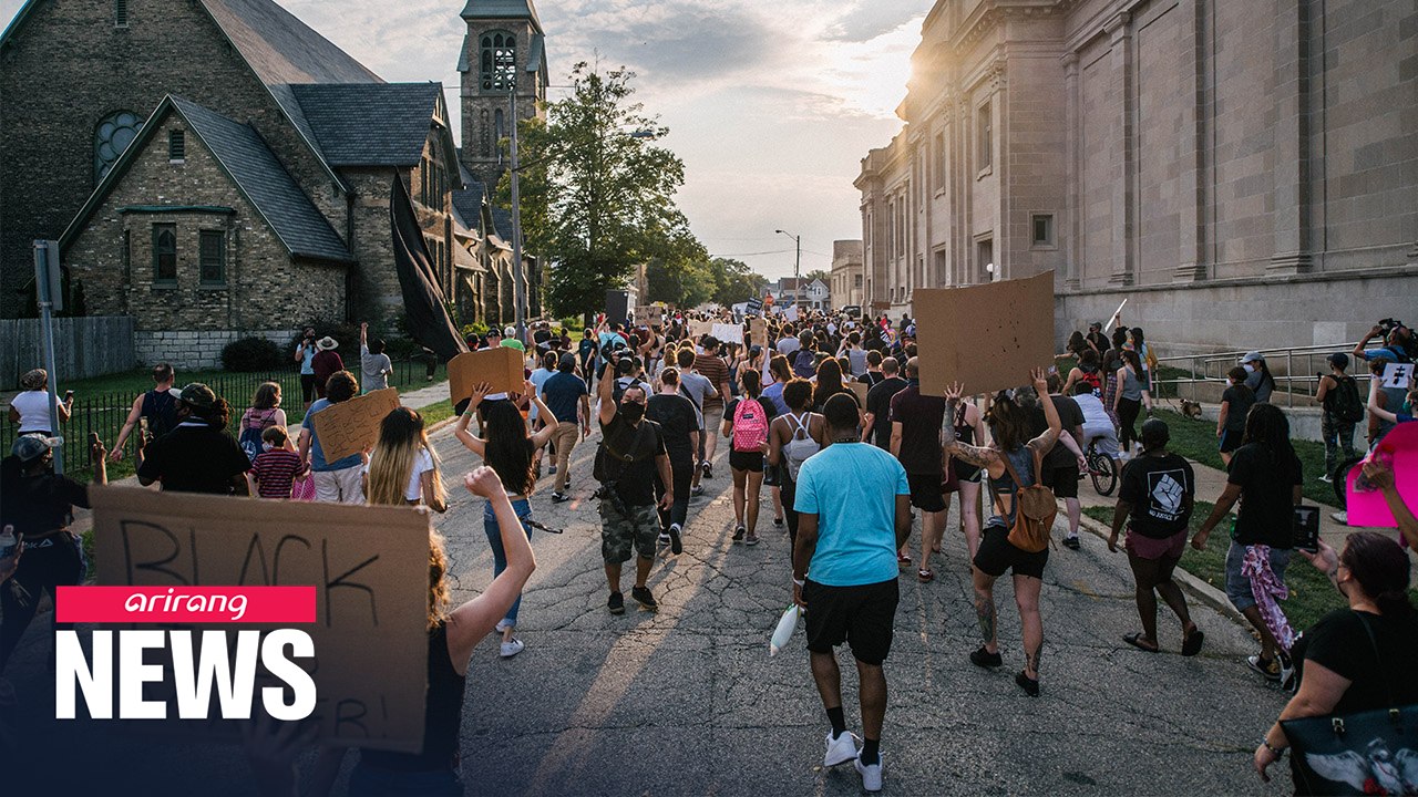 Police shooting of black man in Wisconsin sparks violent protests